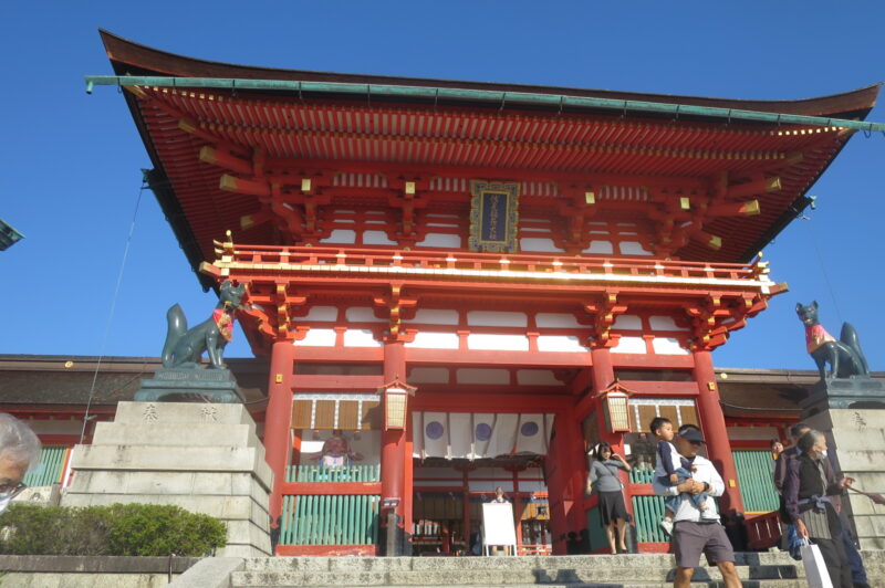 10月になったので毎月の恒例の伏見稲荷大社に参拝してきました。